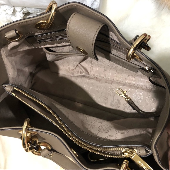 💥Last Chance!💥Michael Kors - Cynthia satchel - Picture 2 of 8